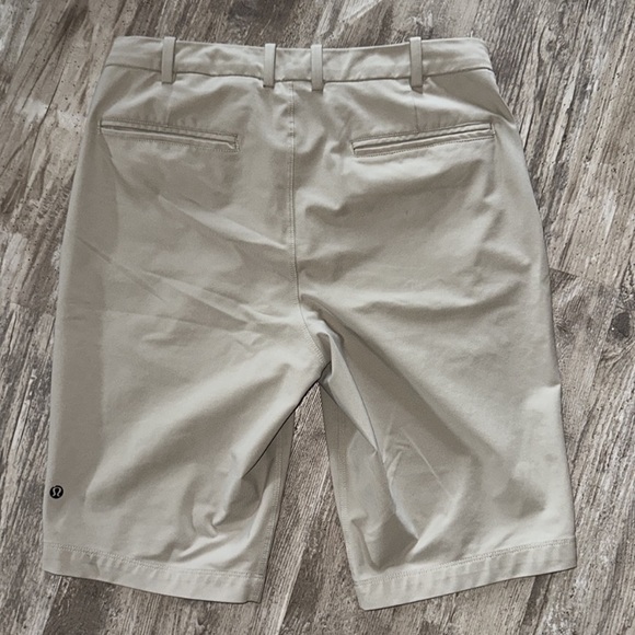 Lululemon Men’s Golf Shorts 32, 11”, Khaki/Stone - Picture 4 of 8